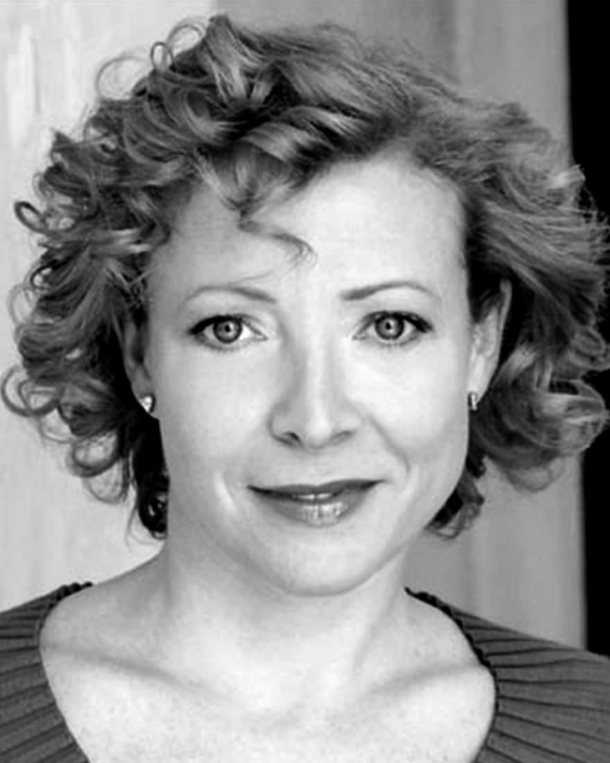 Elizabeth Canavan Headshot
